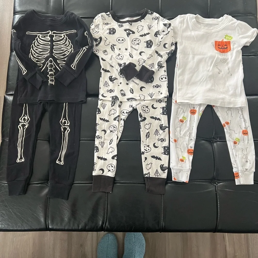 Old Navy Halloween Pajama Sets in 2T